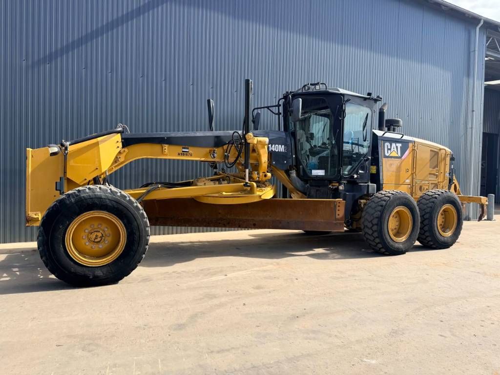 CAT 140M2