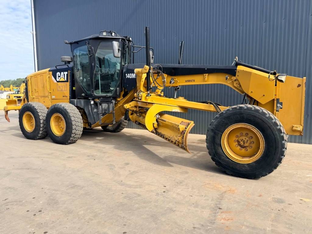 CAT 140M2