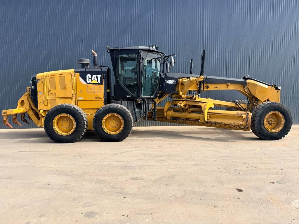 CAT 140M2