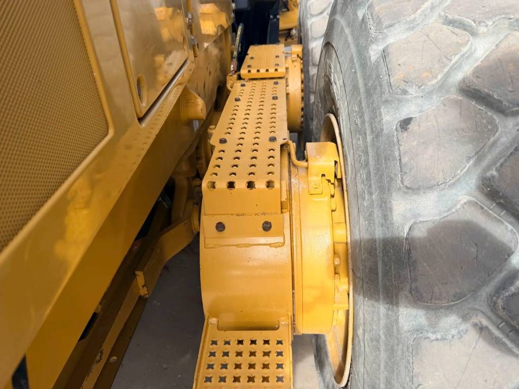 CAT 140M2