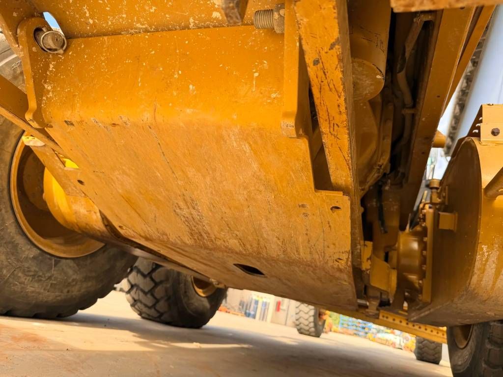 CAT 140M2