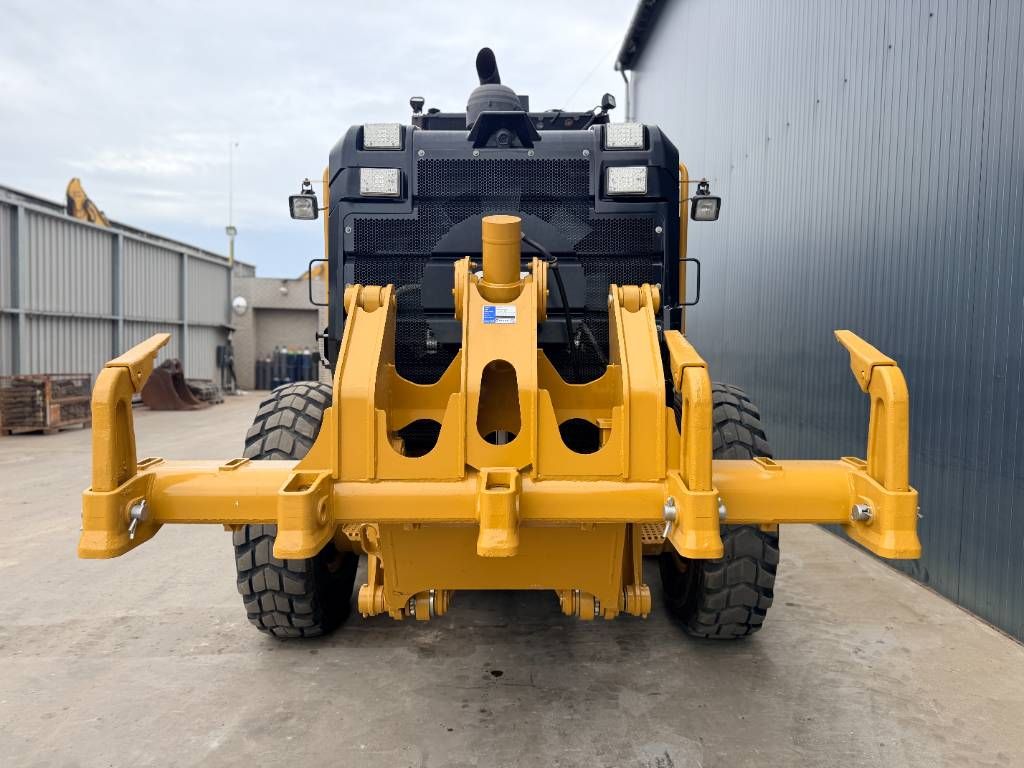 CAT 140M3