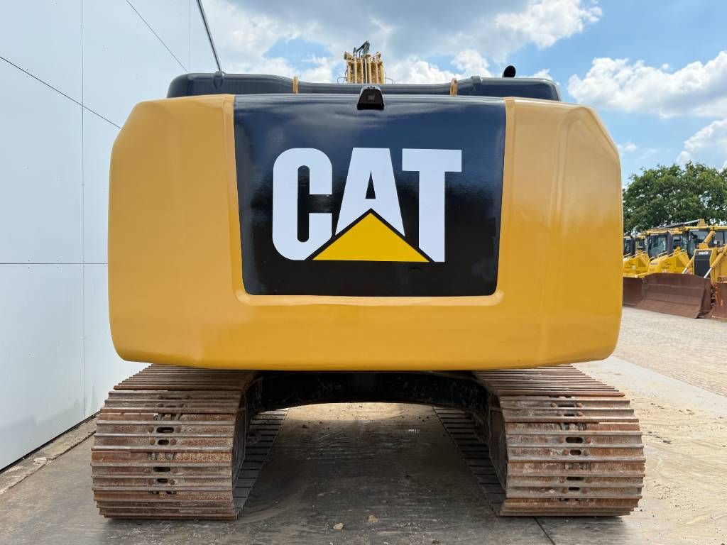 CAT 320FL - New Bucket / Hammer Lines / Camera