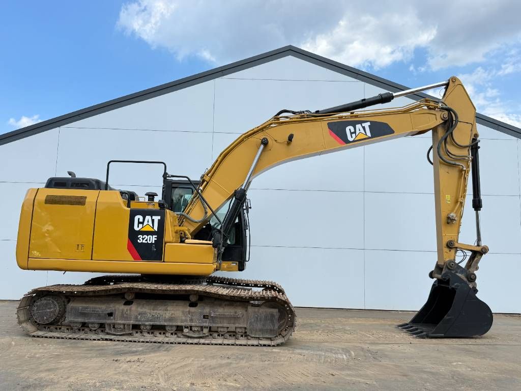 CAT 320FL - New Bucket / Hammer Lines / Camera