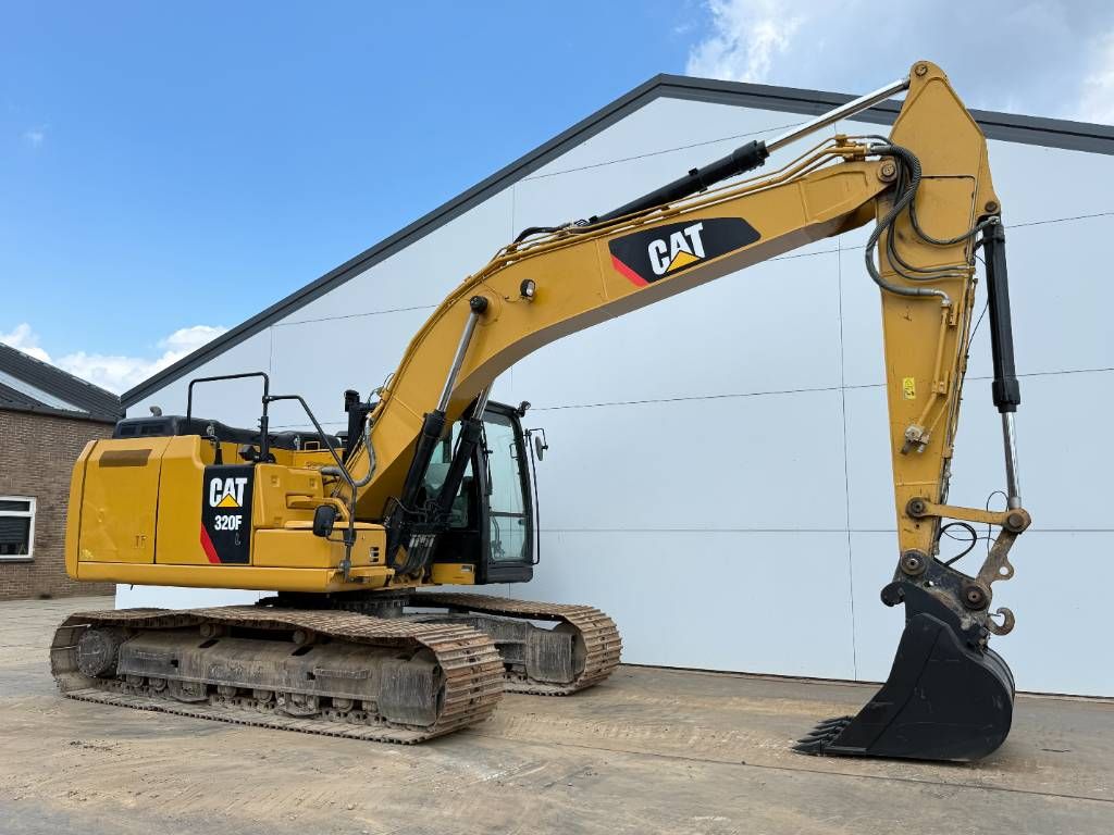 CAT 320FL - New Bucket / Hammer Lines / Camera