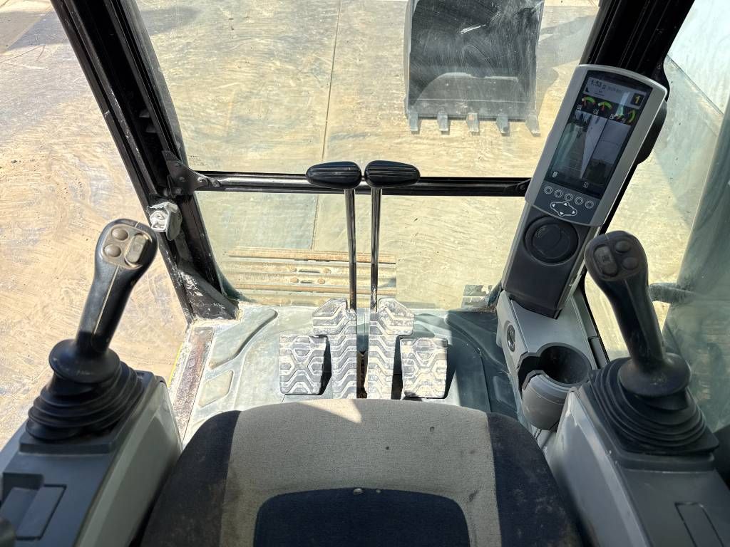 CAT 320FL - New Bucket / Hammer Lines / Camera