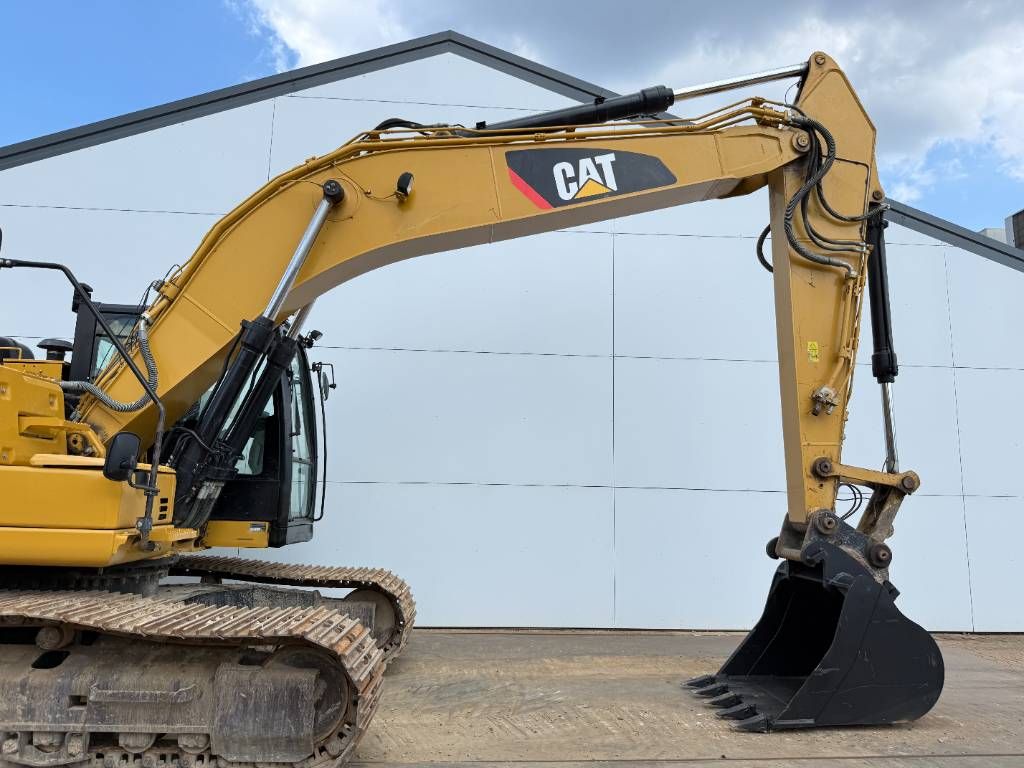CAT 320FL - New Bucket / Hammer Lines / Camera