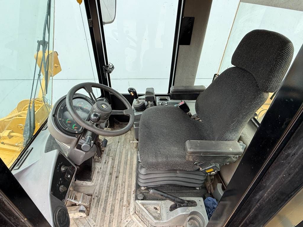 CAT 938G - Automatic Greasing / Excellent Condition