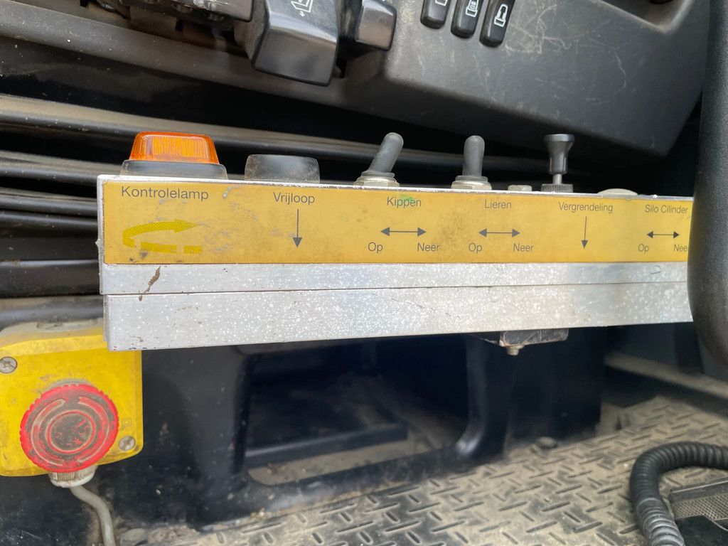 Scania R480 6x2 met clutch 10 tyres