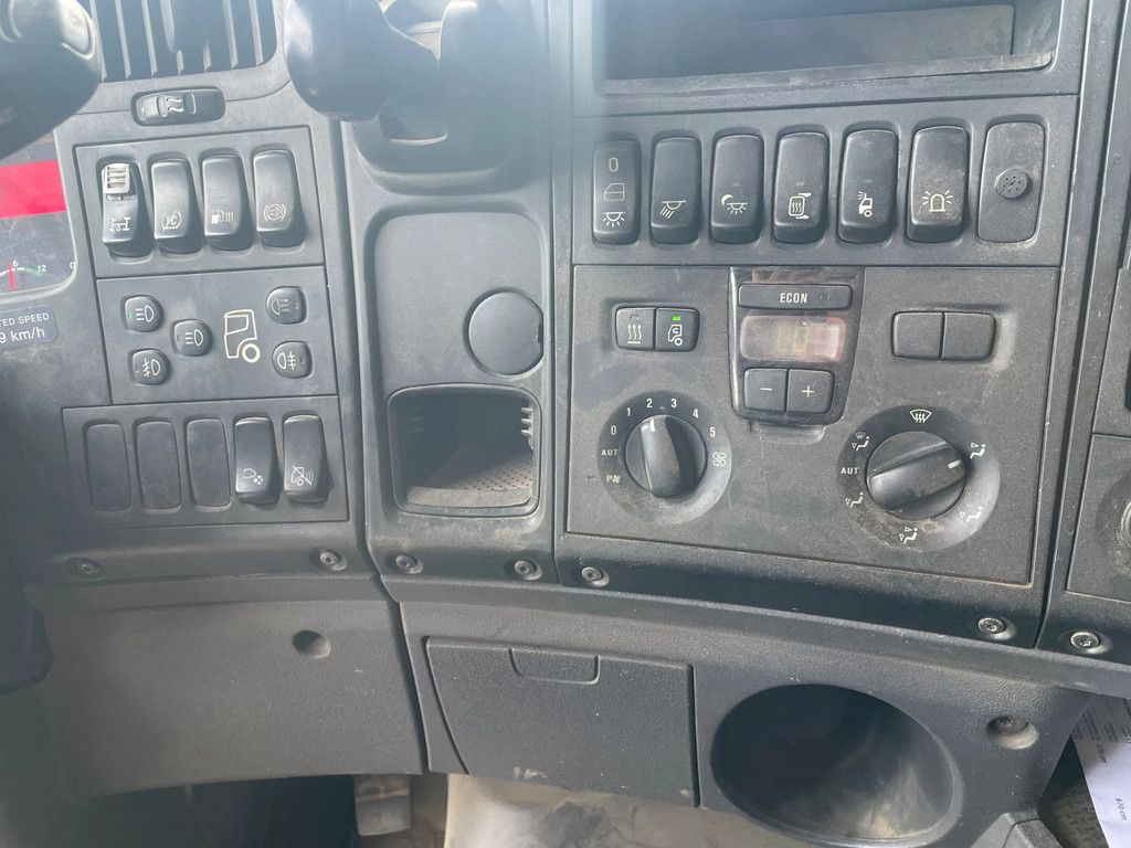 Scania R480 6x2 met clutch 10 tyres