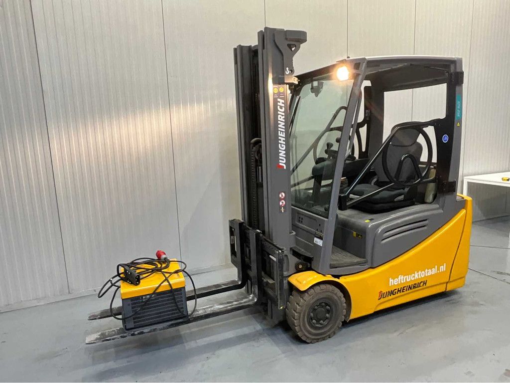 Jungheinrich EFG216 Triplex - Freelift - Sideshift - Acculader