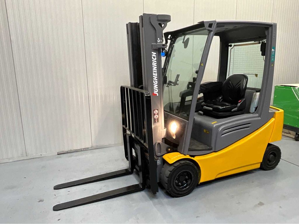 Jungheinrich EFG320 Triplex - Freelift - Sideshift