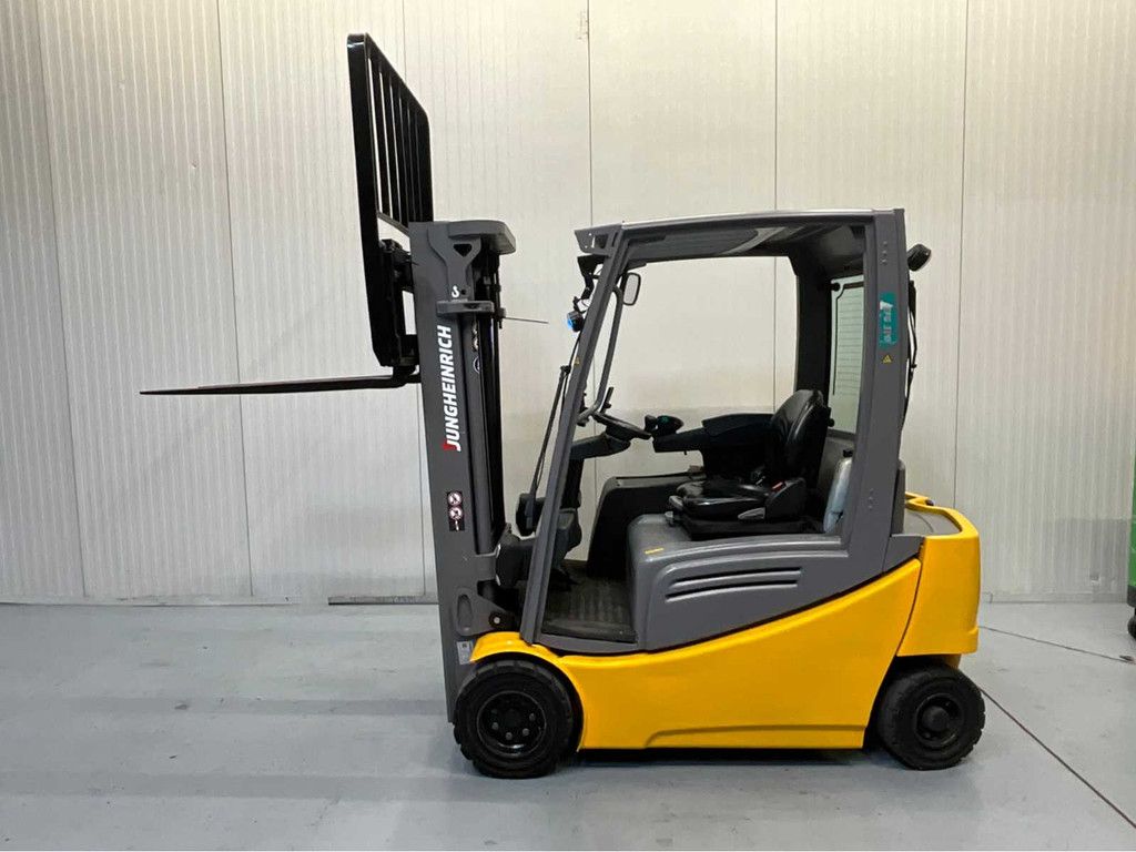 Jungheinrich EFG320 Triplex - Freelift - Sideshift