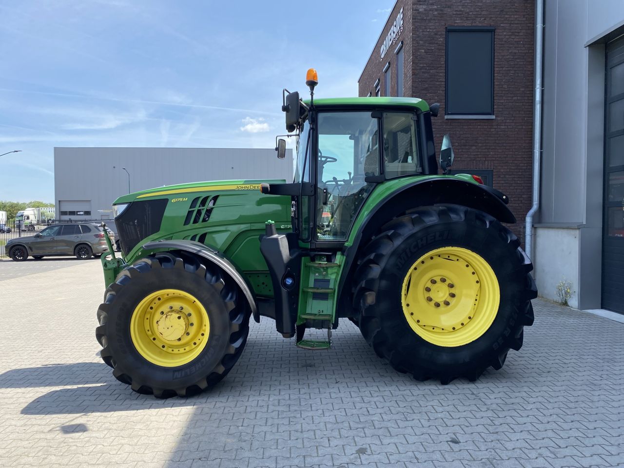 John Deere 6175M