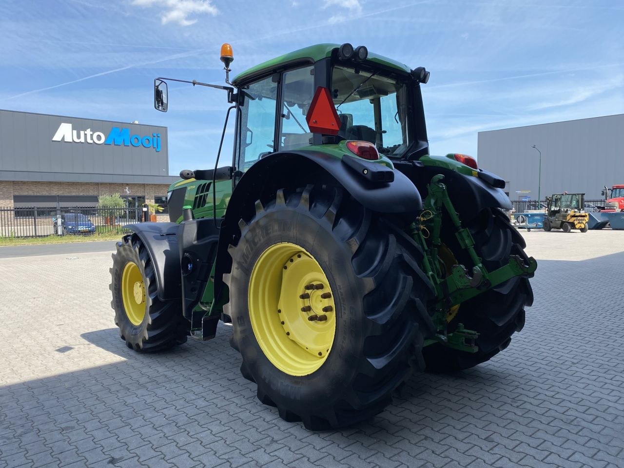 John Deere 6175M