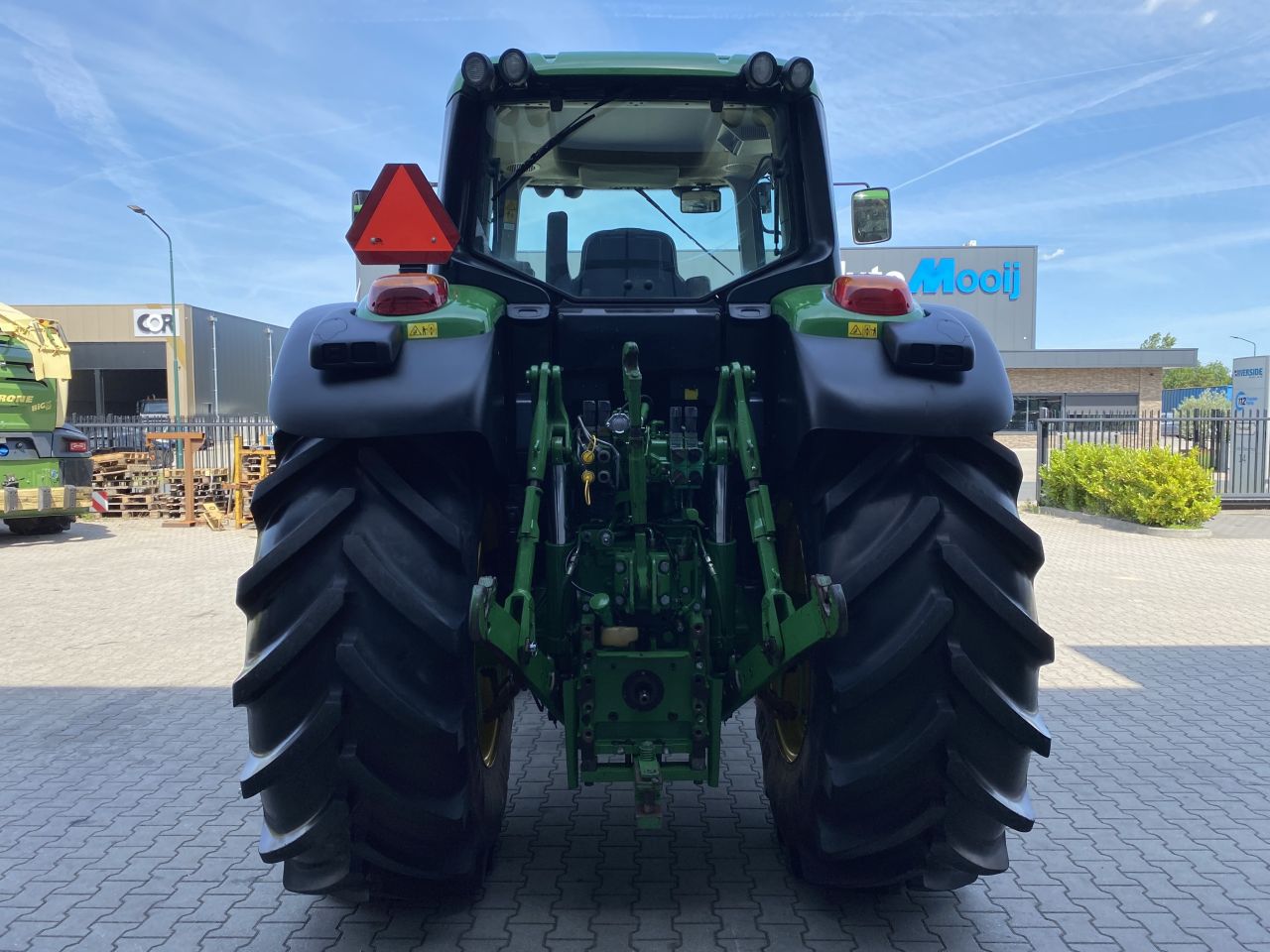 John Deere 6175M