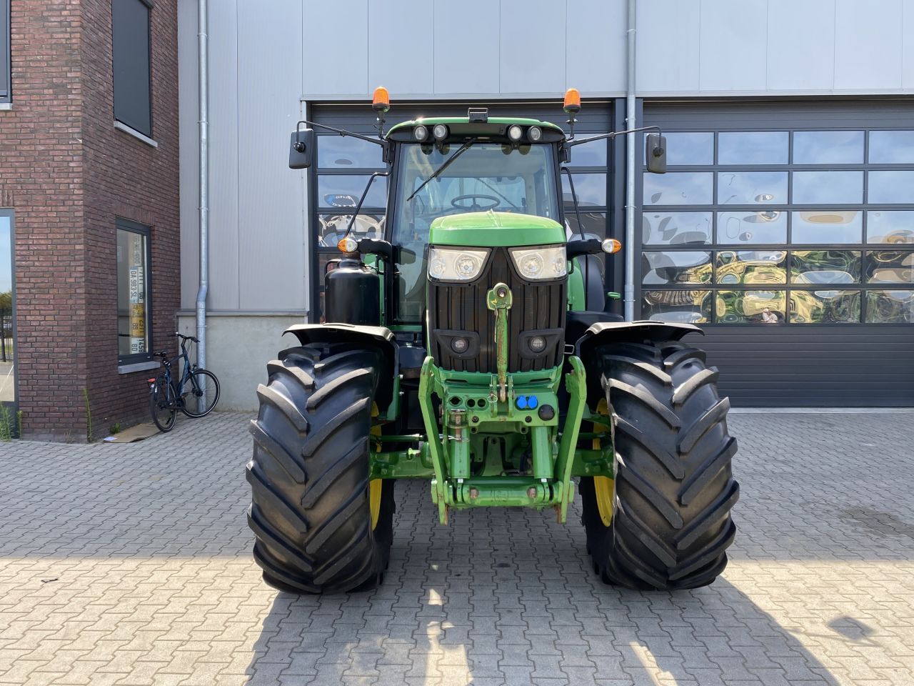 John Deere 6175M