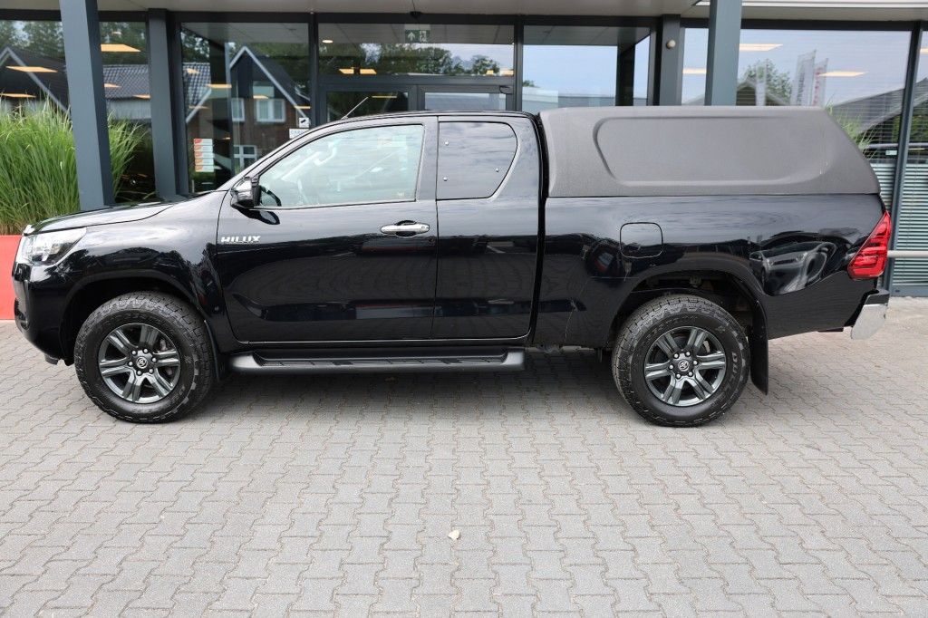 Toyota Hilux 2.4 D-4D XTRA CAB PROFESSIONAL A/T 4WD VAN