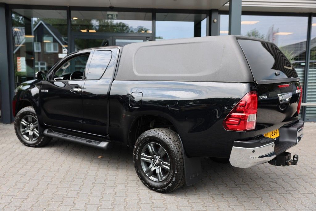 Toyota Hilux 2.4 D-4D XTRA CAB PROFESSIONAL A/T 4WD VAN