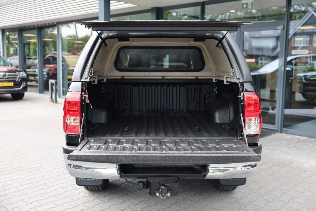 Toyota Hilux 2.4 D-4D XTRA CAB PROFESSIONAL A/T 4WD VAN