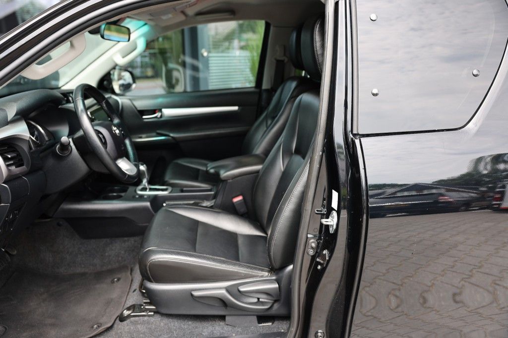 Toyota Hilux 2.4 D-4D XTRA CAB PROFESSIONAL A/T 4WD VAN