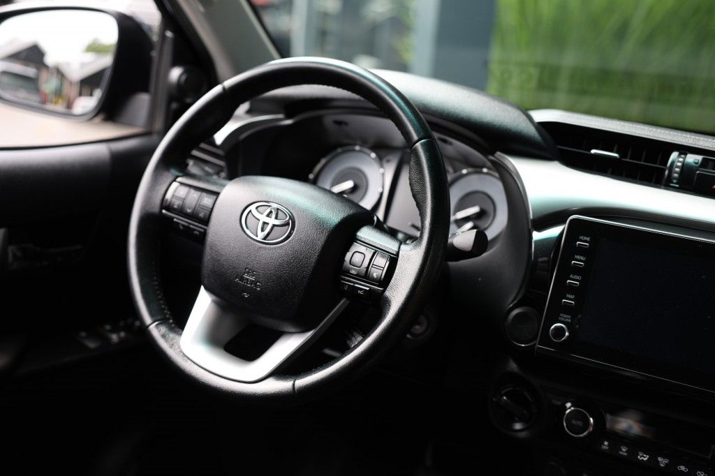 Toyota Hilux 2.4 D-4D XTRA CAB PROFESSIONAL A/T 4WD VAN