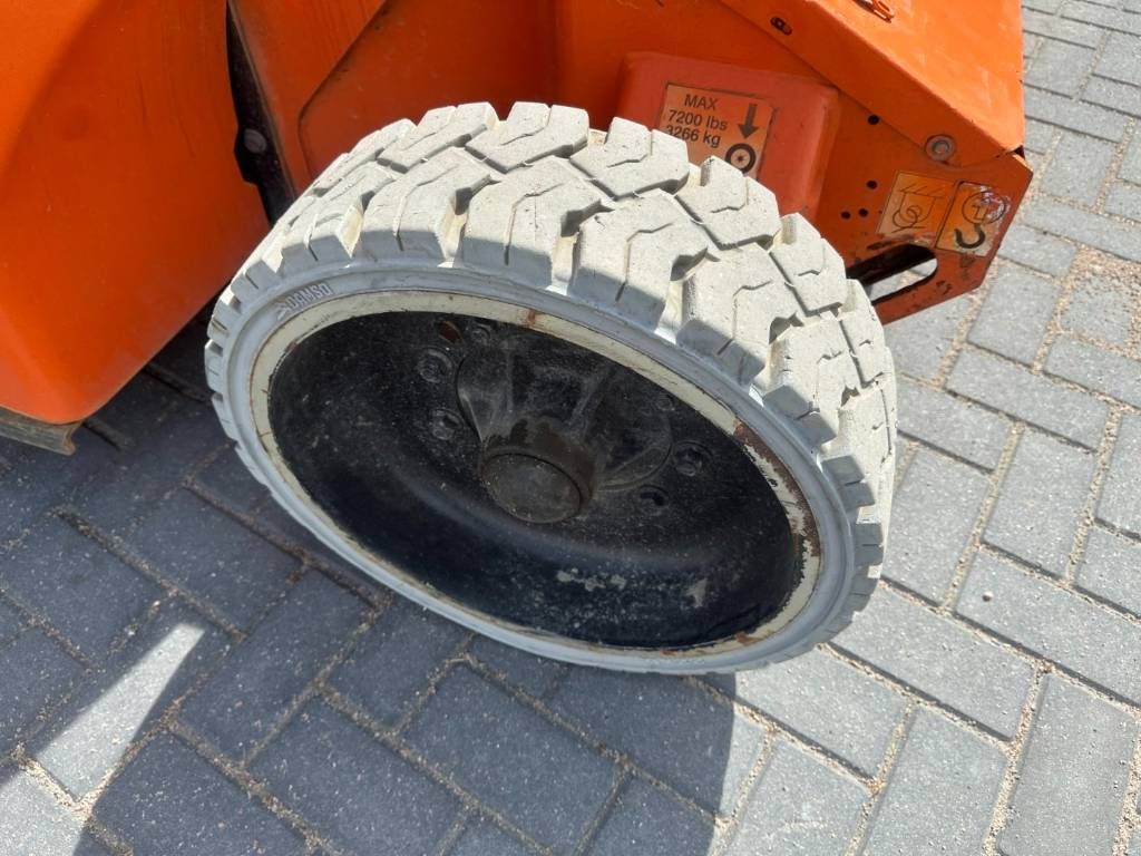 JLG E 400 AJPN