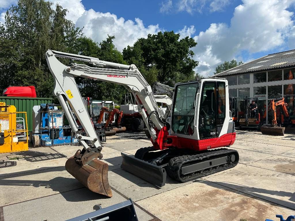 Takeuchi TB 250