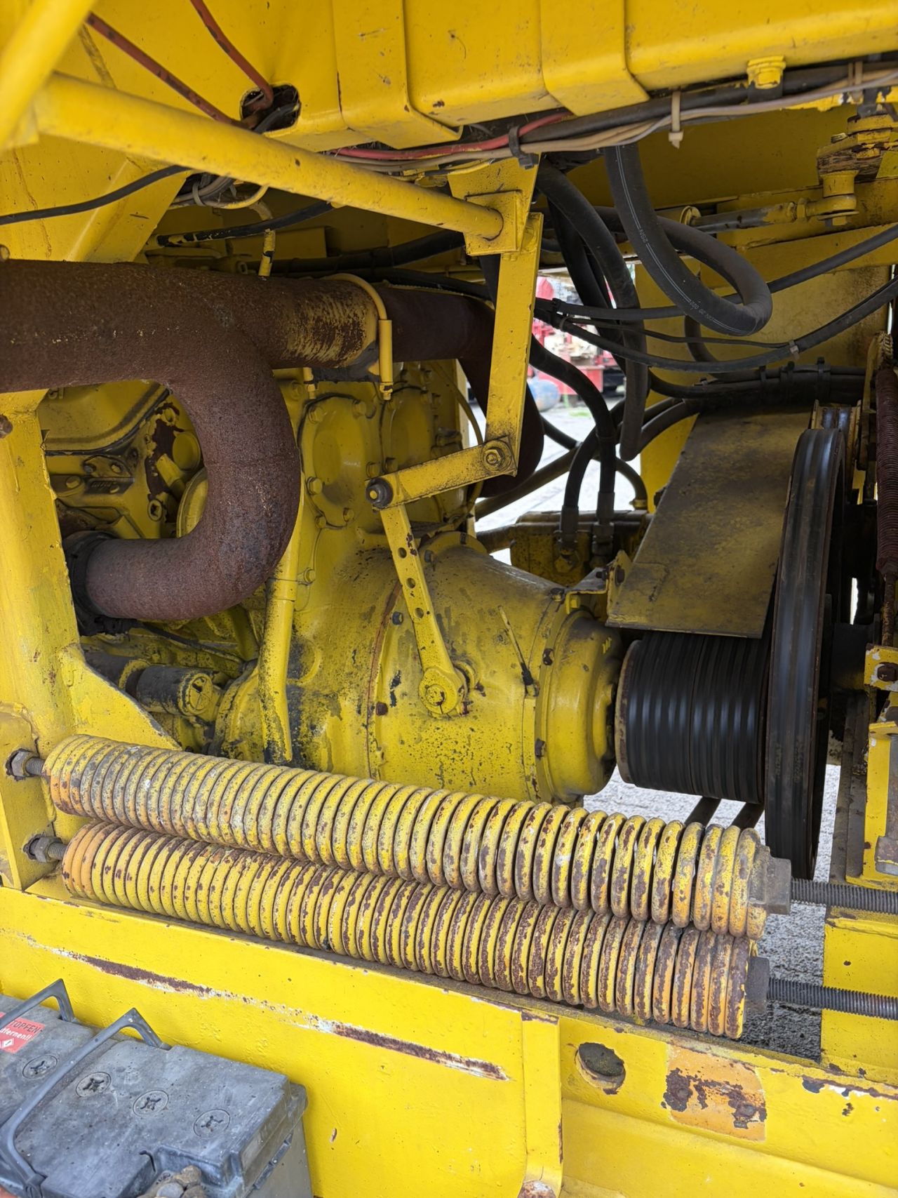 Hesston Field Queen rear dump met direct cut maaibord