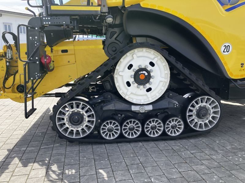 New Holland CR 8.90