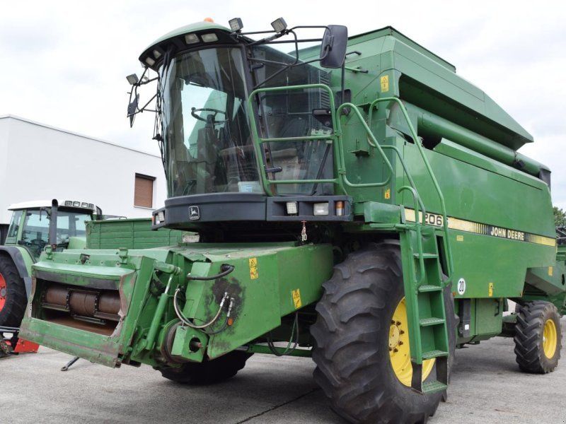 John Deere 2066