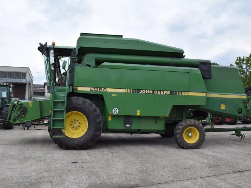 John Deere 2066