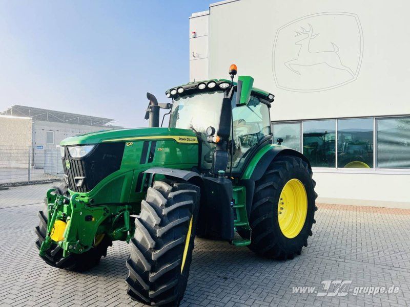 John Deere 6R 250