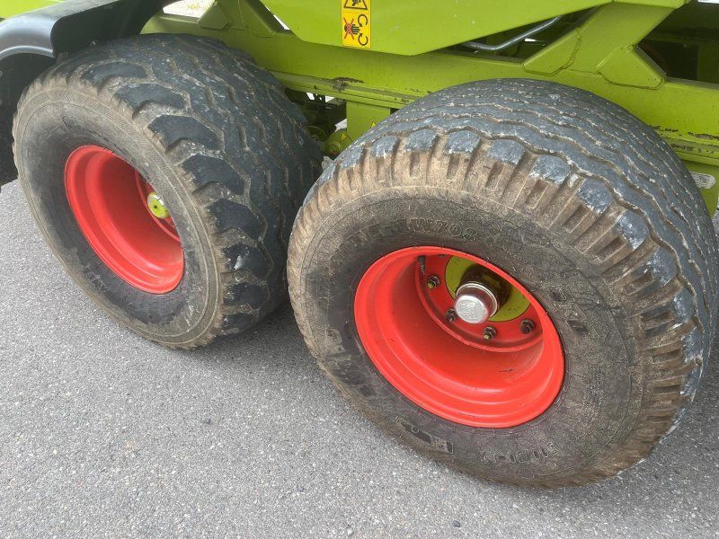 Claas Quadrant 2200 RC Tandem