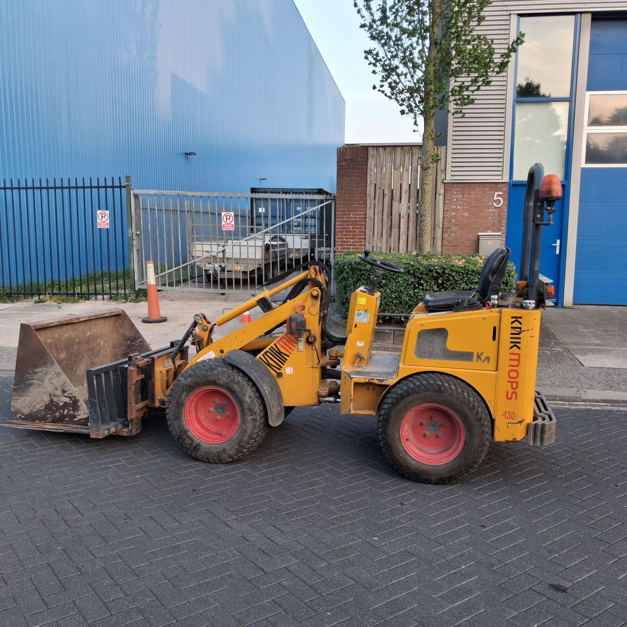 Knikmops 130 Minishovel