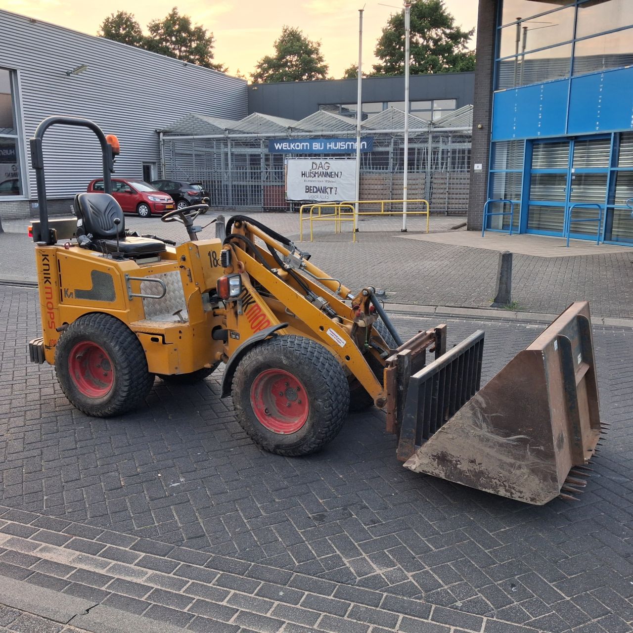 Knikmops 130 Minishovel