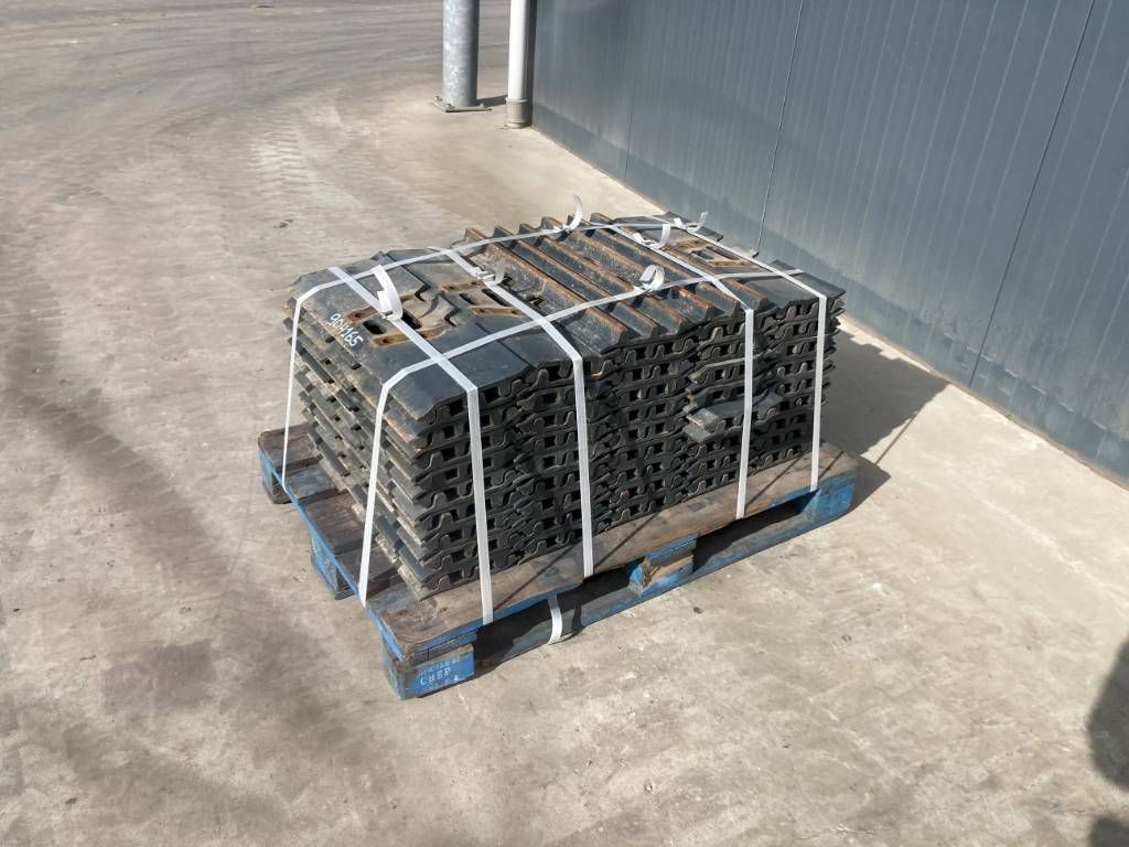 Komatsu PC150 / PC160 / PC180 / PC210 / PC240 3 Grouser 6