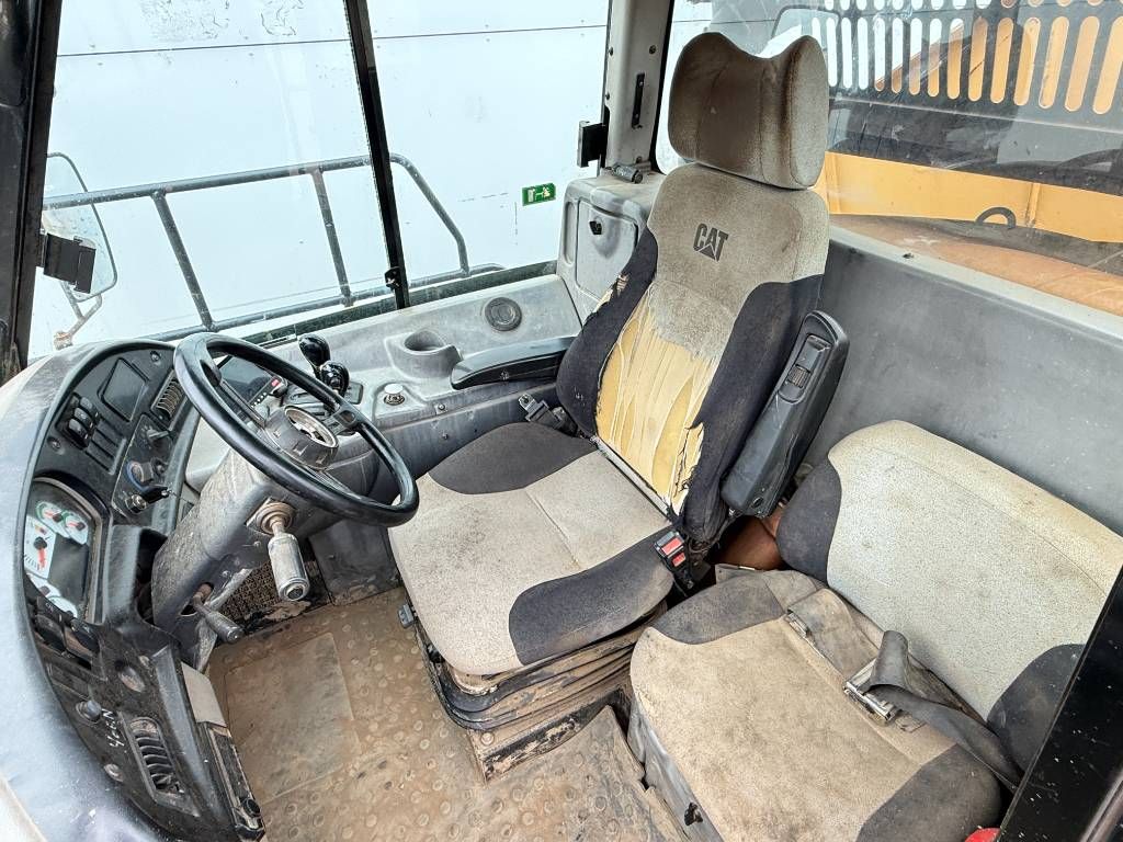 CAT 725 - Automatic Greasing / Body Heating