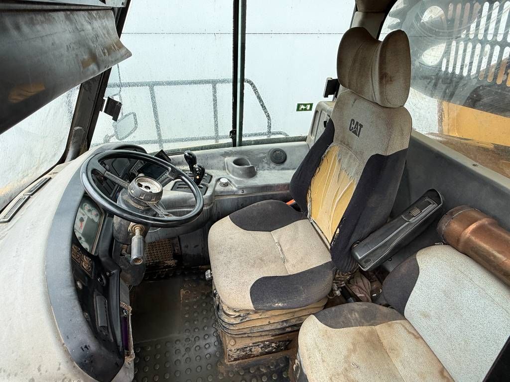 CAT 725 - Body Heating / Backup Camera