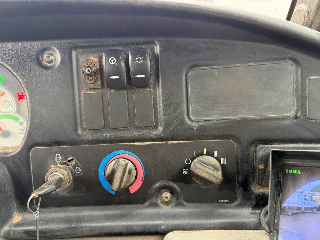 CAT 725 - Body Heating / Backup Camera