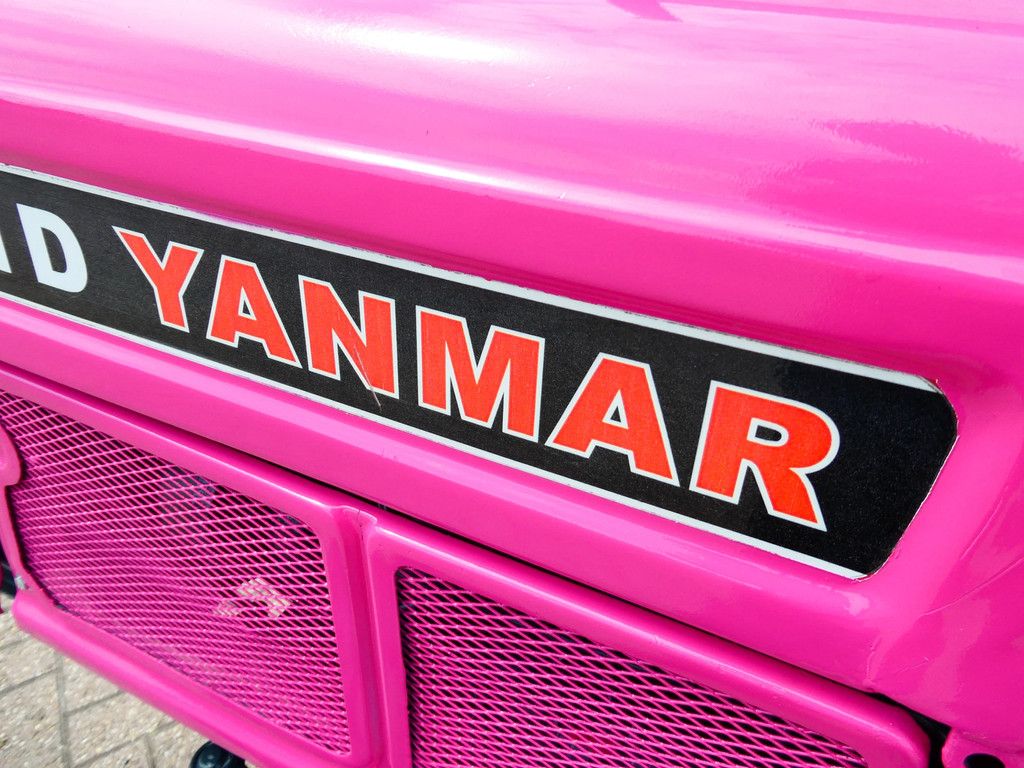 Yanmar YM1301 4wd / 1142 Draaiuren / Pink Edition