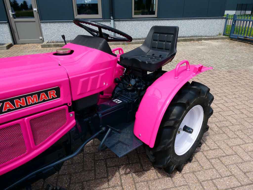 Yanmar YM1301 4wd / 1142 Draaiuren / Pink Edition
