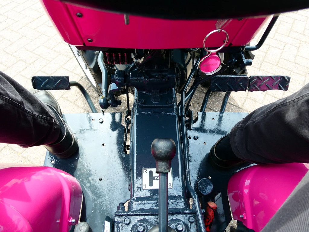 Yanmar YM1301 4wd / 1142 Draaiuren / Pink Edition