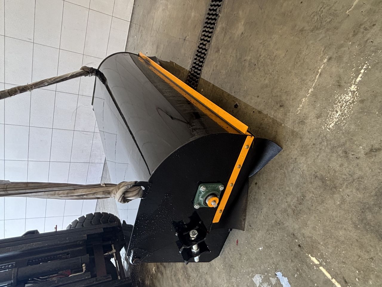 Skid steer boxroom sweeper Bs72
