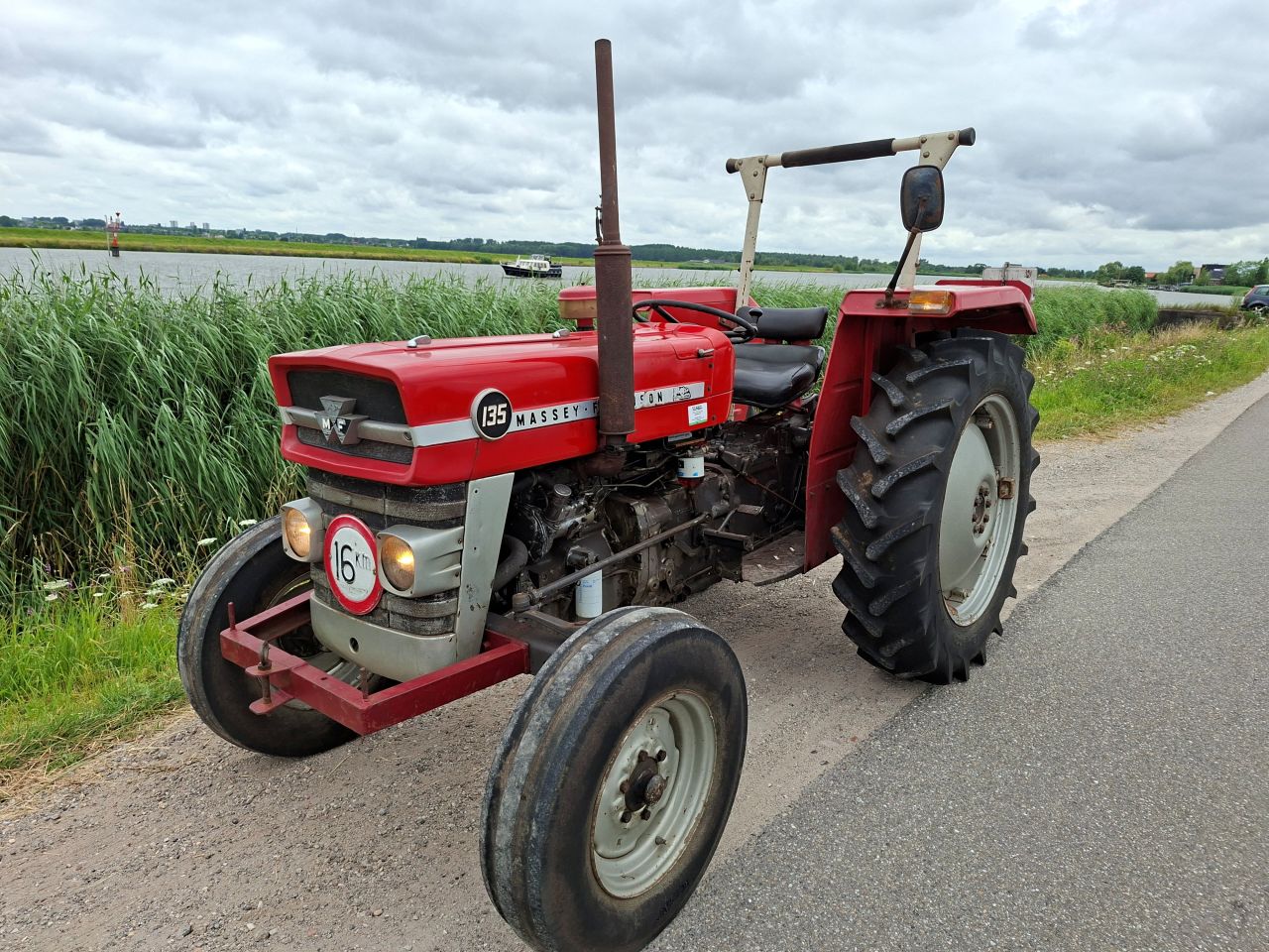 MF 135 !!! originele trekker 4626 uur !!!