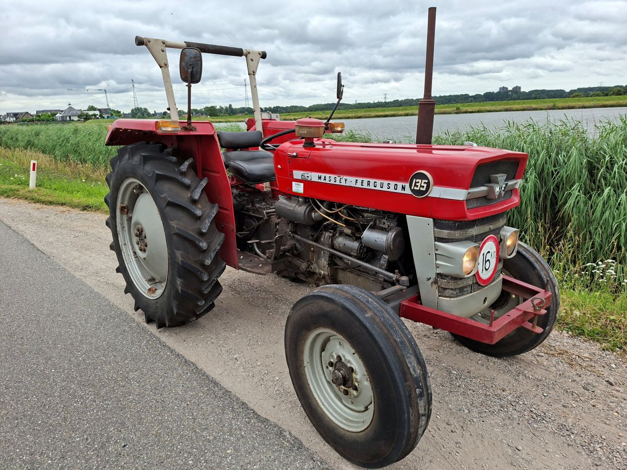 MF 135 !!! originele trekker 4626 uur !!!