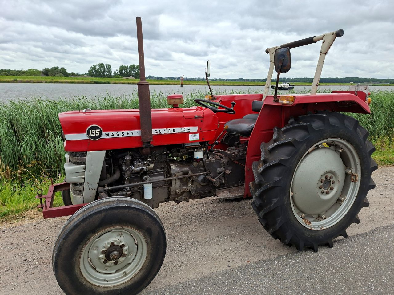MF 135 !!! originele trekker 4626 uur !!!