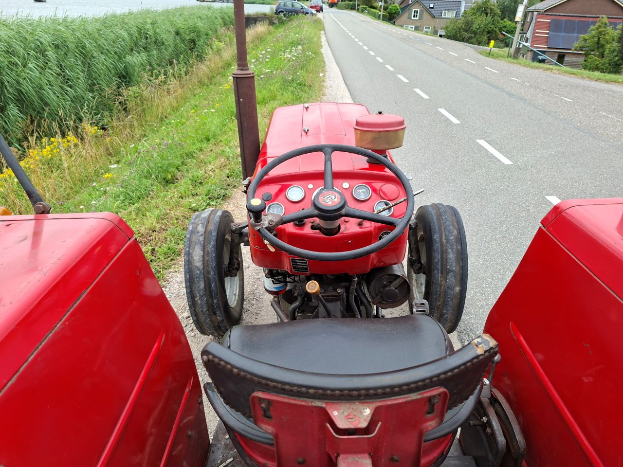 MF 135 !!! originele trekker 4626 uur !!!