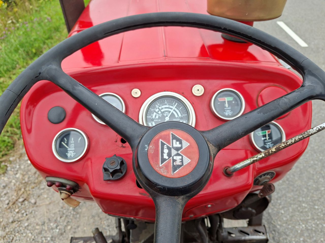 MF 135 !!! originele trekker 4626 uur !!!
