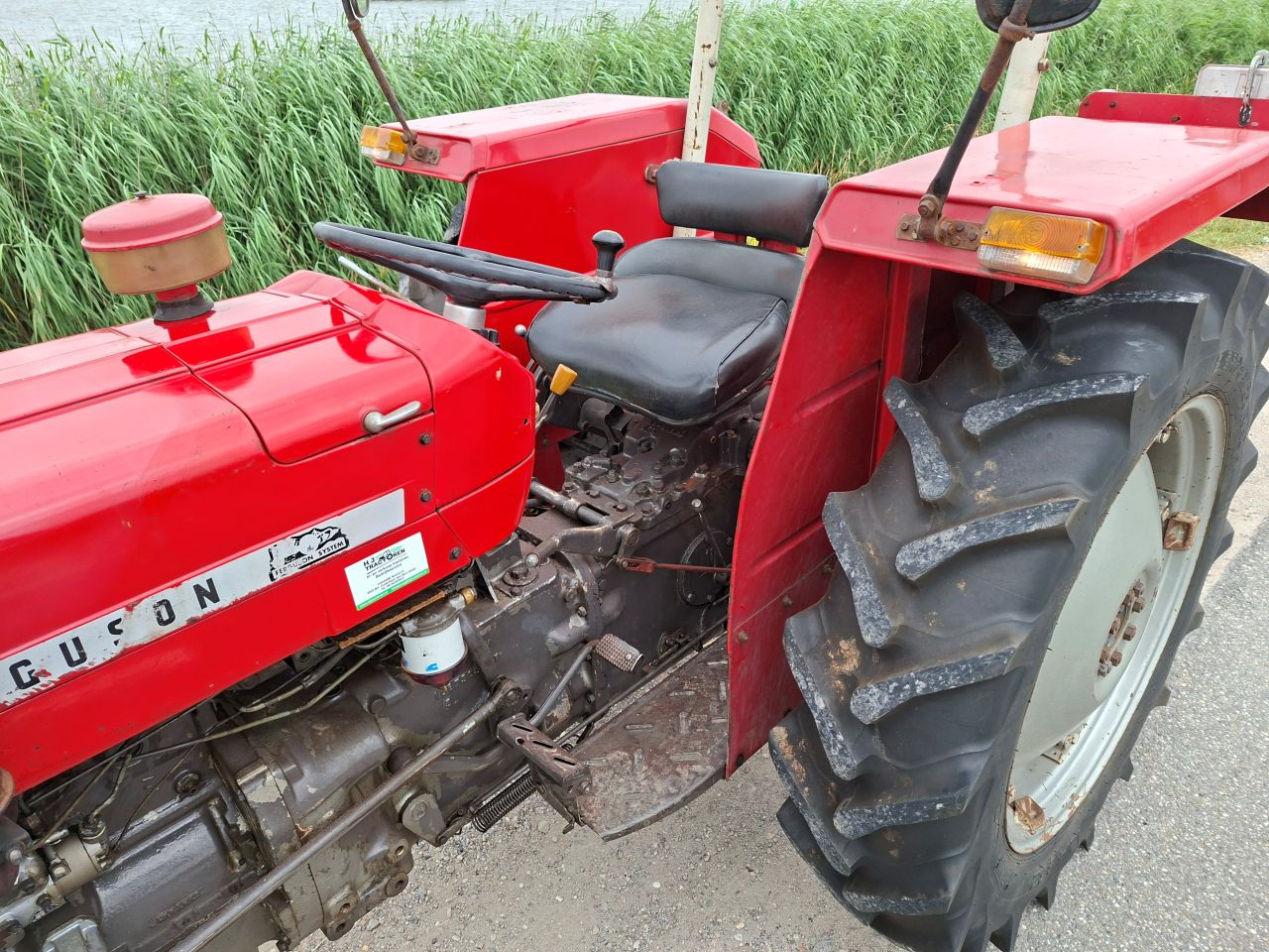 MF 135 !!! originele trekker 4626 uur !!!
